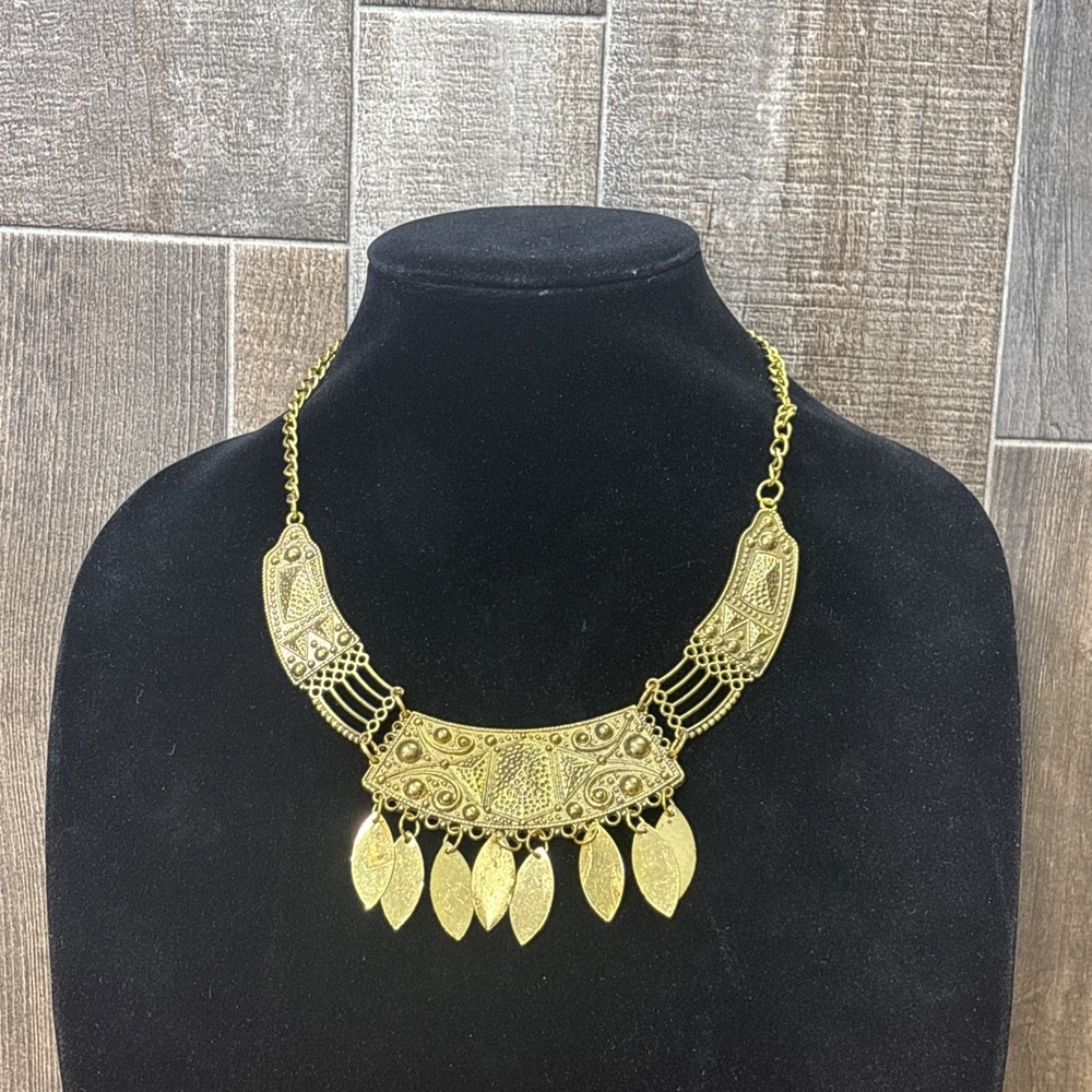 Vintage Brass Tone Boho Bib Necklace Ornate Filigree Leaf Dangle Statement